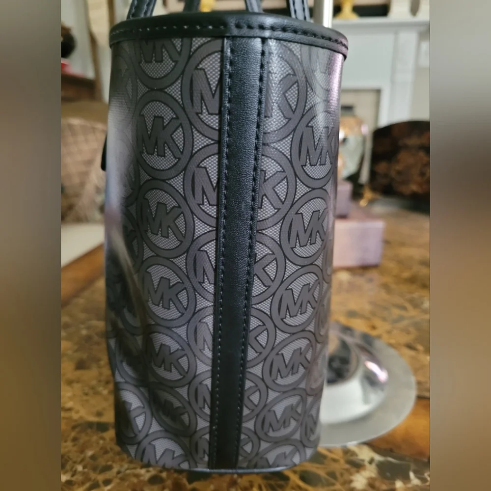 Michael Kors Black Tote Bag - Picture 4 of 9